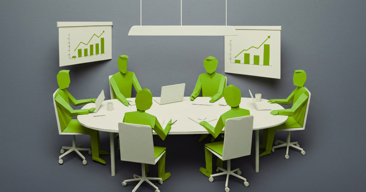 Escalabilidad de negocio: empresario planificando estrategia de crecimiento empresarial con gráficos ascendentes